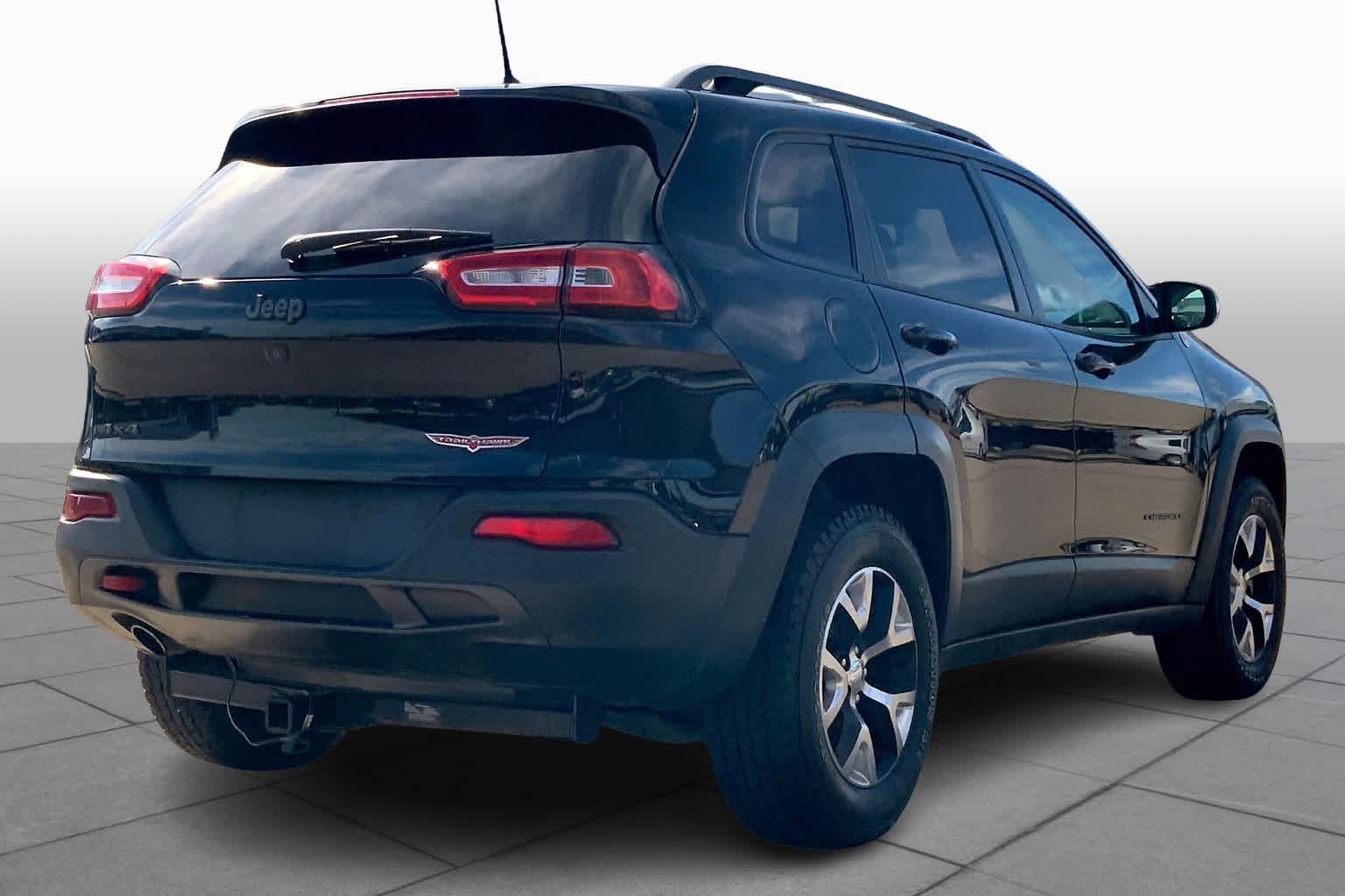 Used 2017 Diamond Black Crystal Pearlcoat Jeep Trailhawk image 12