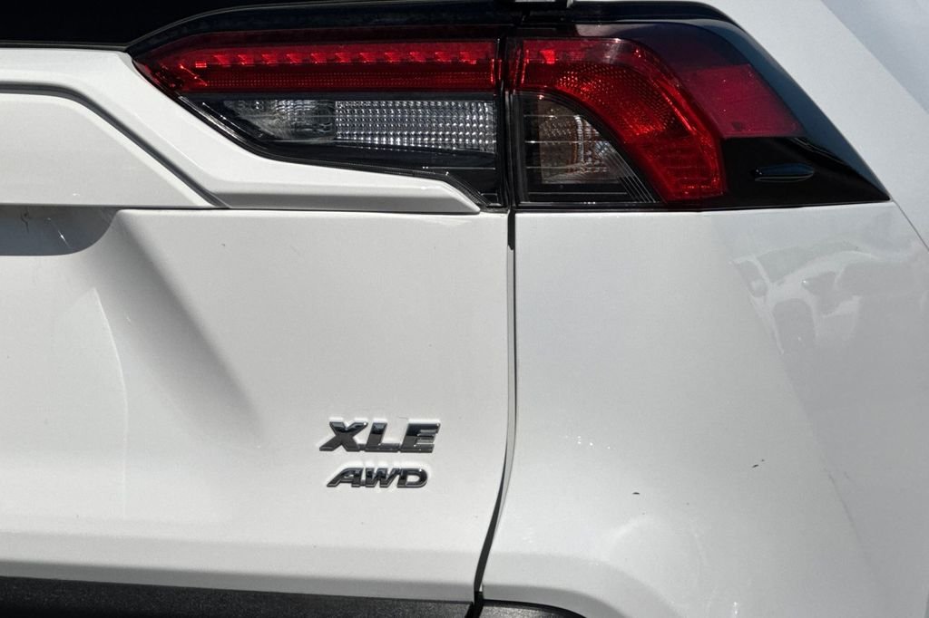 Used 2025 White Toyota XLE image 34