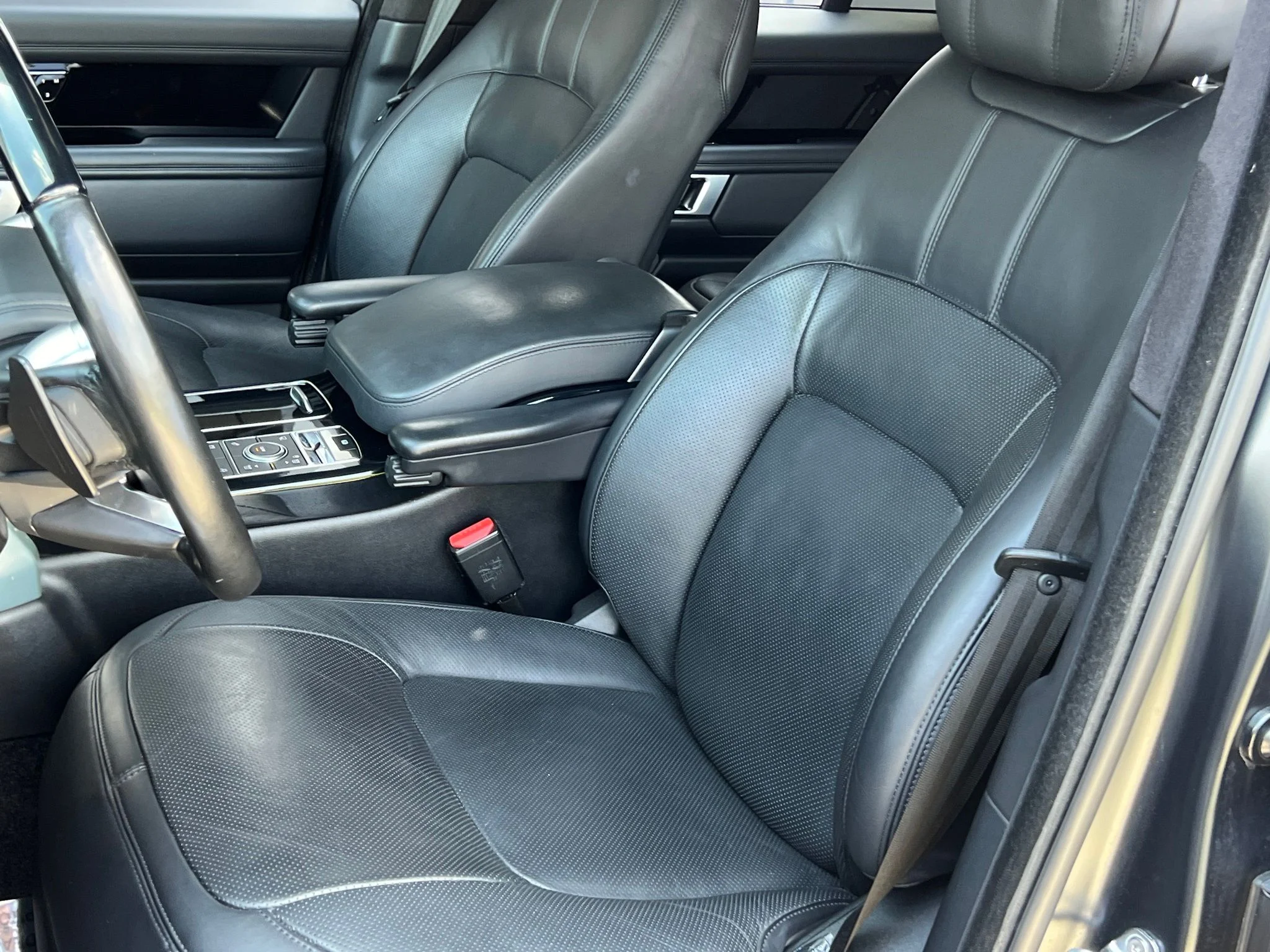 Used 2019  Land Rover 5.0L V8 Supercharged image 4
