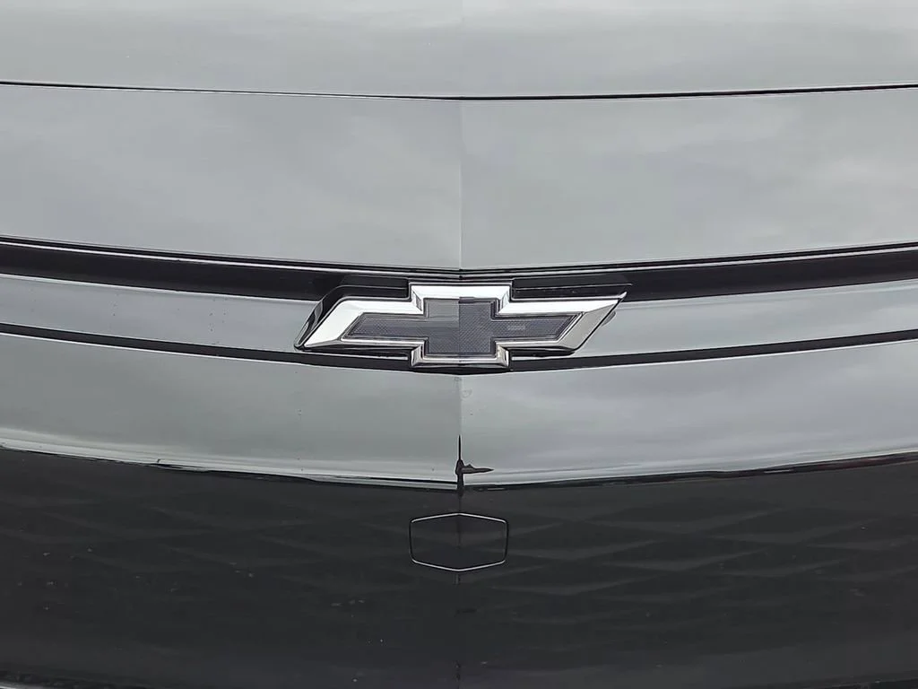 New 2027 Mosaic Black Metallic Chevrolet LT image 21