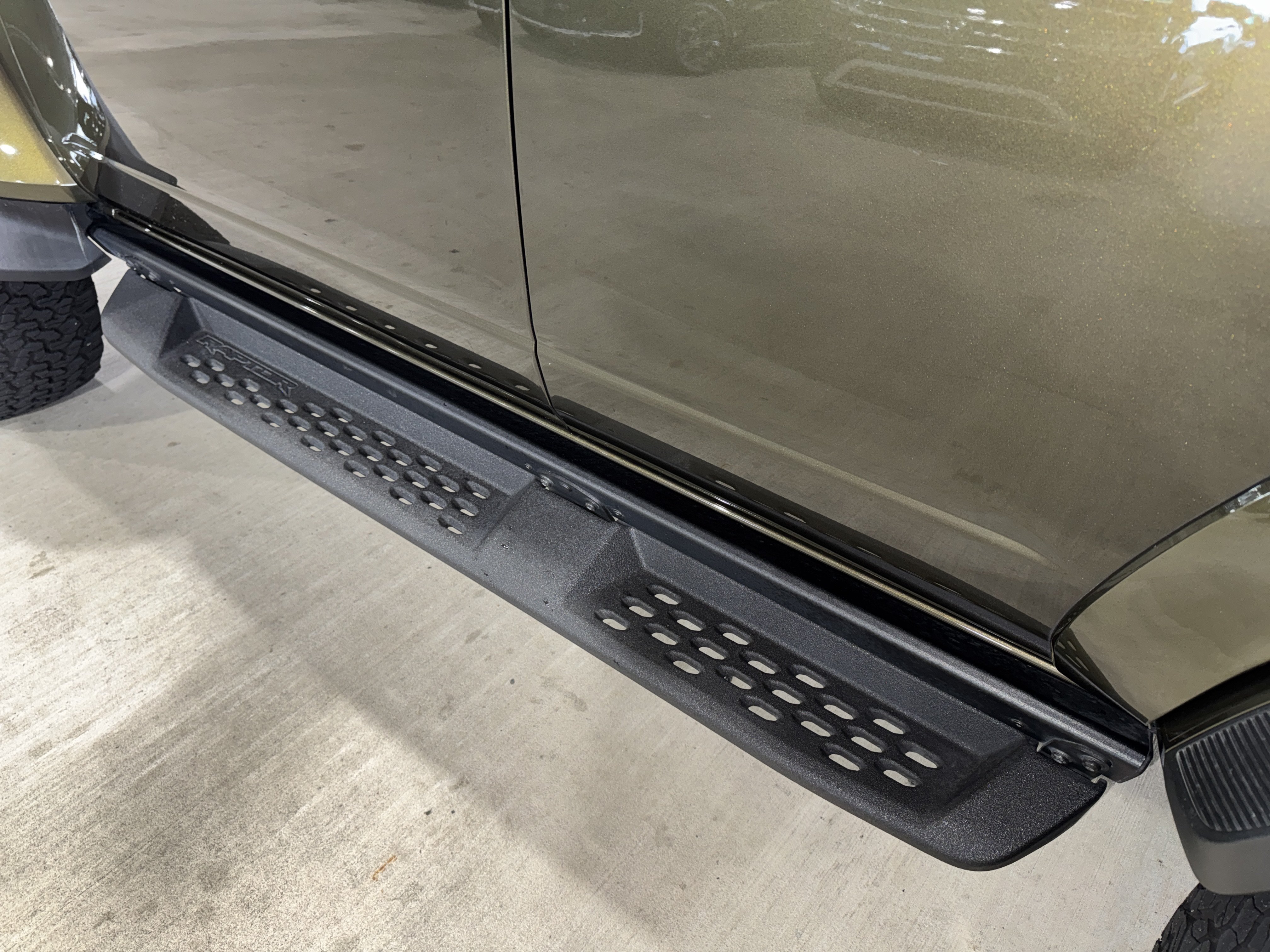 Used 2024 Shelter Green Metallic Ford Raptor image 38