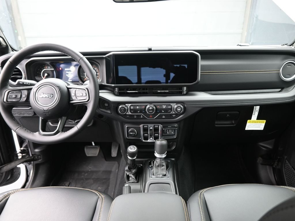 New 2026 Granite Crystal Metallic Clearcoat Jeep Sahara image 25