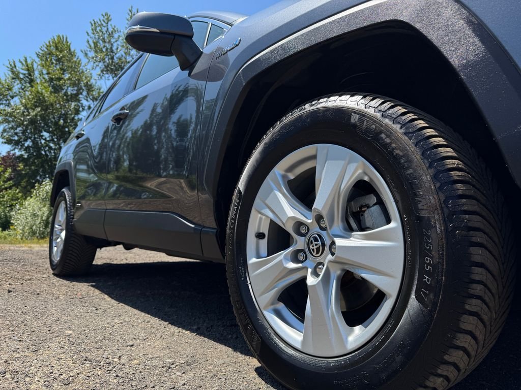 Used 2020 Magnetic Gray Metallic Toyota LE image 47