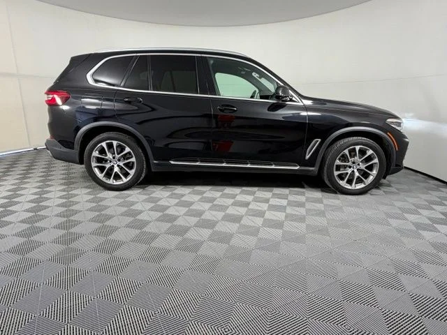 Used 2020 Black BMW sDrive40i image 8