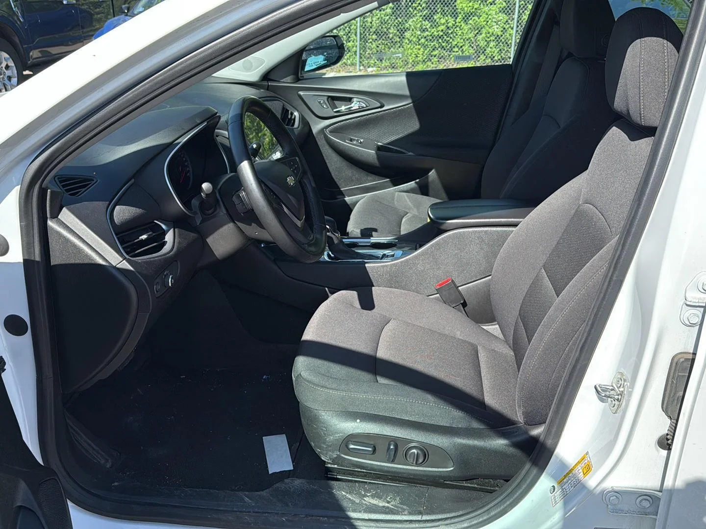 Used 2024 Summit White Chevrolet 1LT image 9