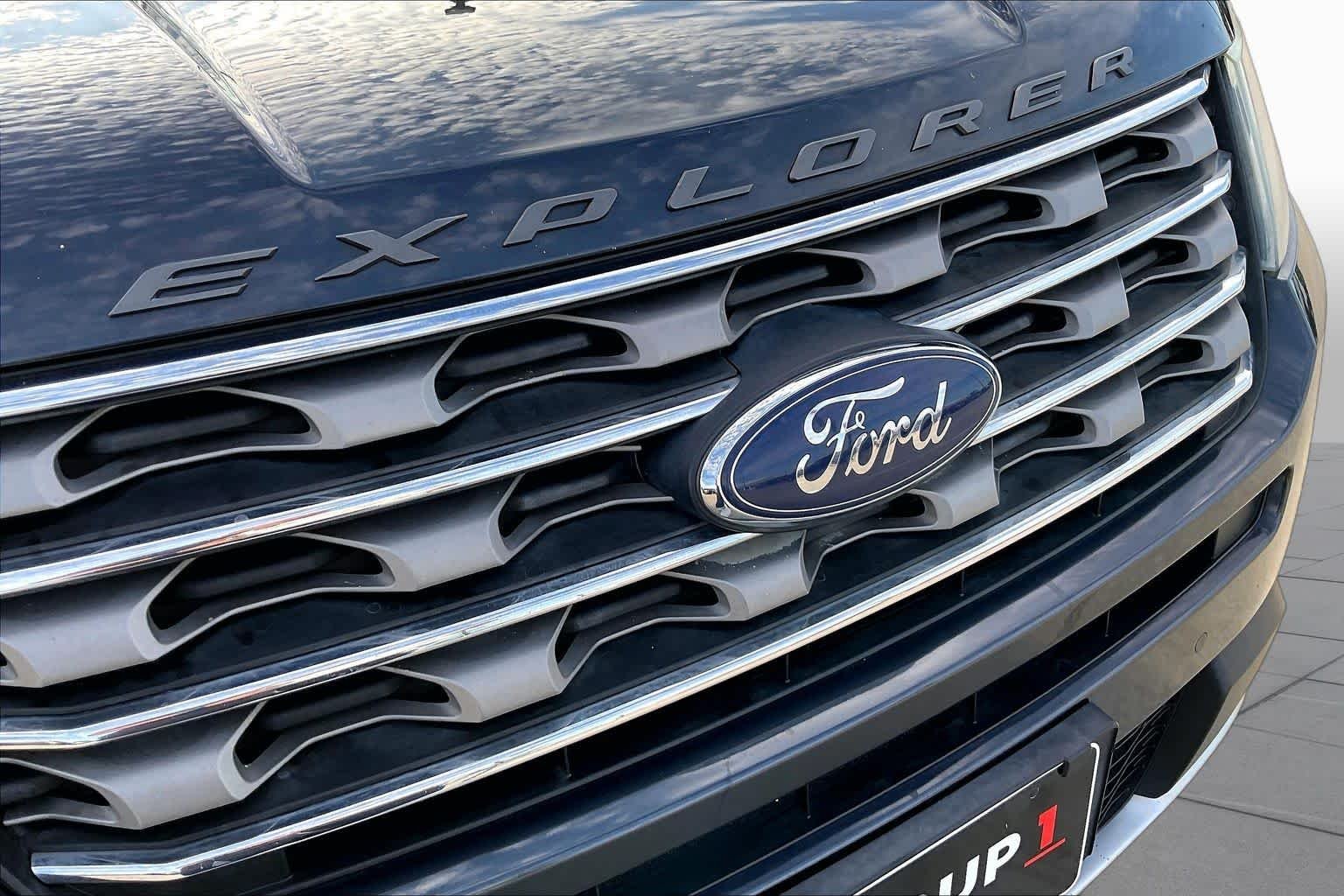 Used 2017 Smoked Quartz Metallic Tinted Clearcoat Ford XLT image 29