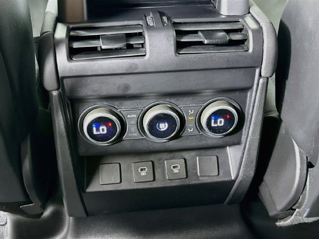 Used 2023 White Land Rover S image 27