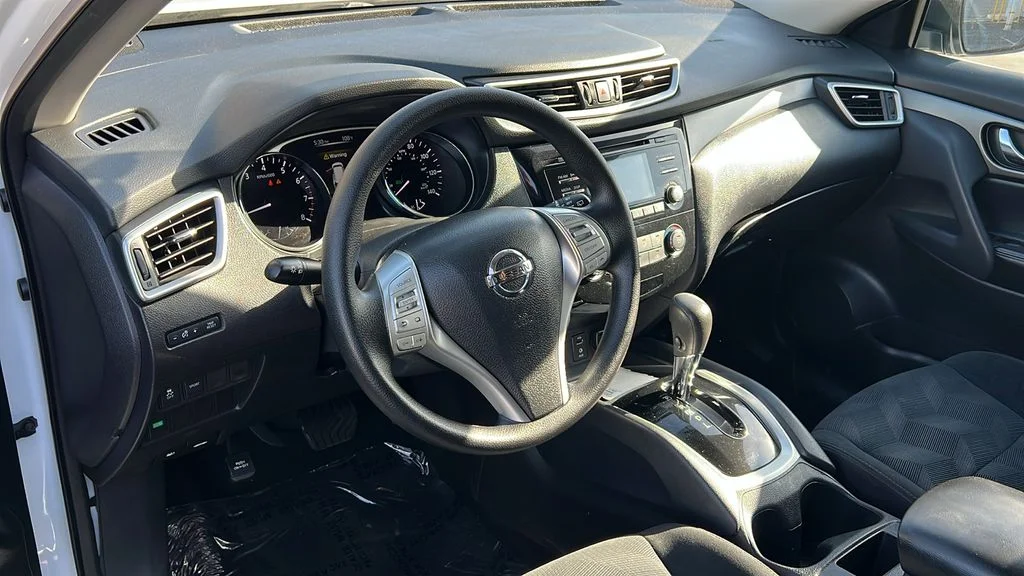 Used 2016 Glacier White Nissan S image 11