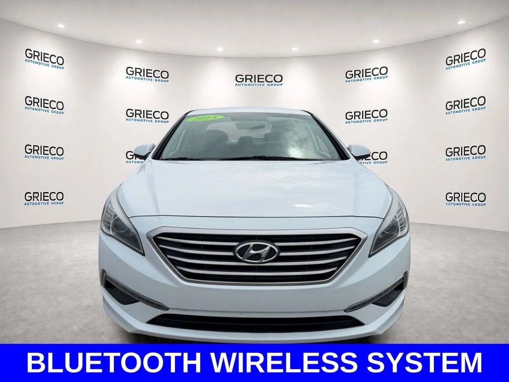 Used 2015 White Hyundai SE image 2