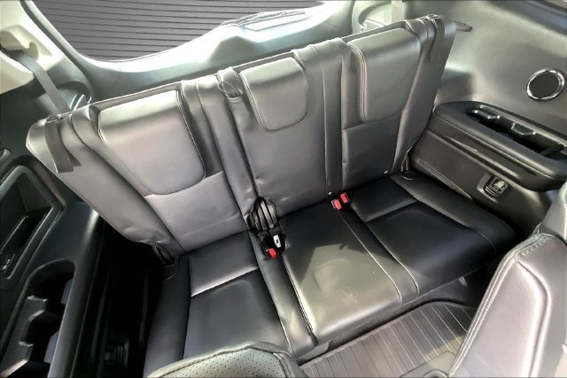 Used 2025 White Subaru Onyx Edition Touring image 28