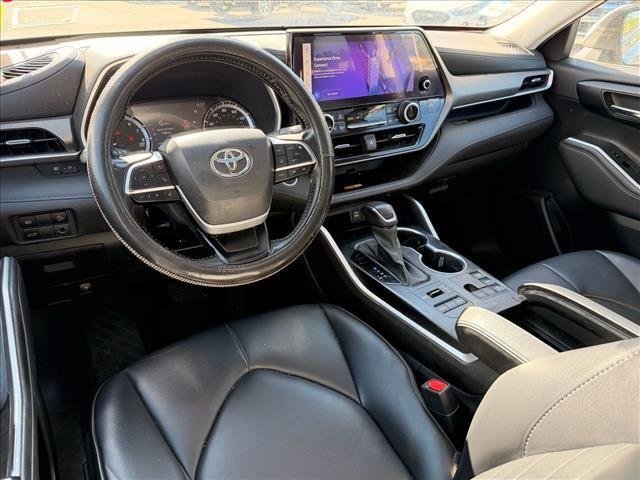 Used 2023 Moon Dust Toyota XLE image 9