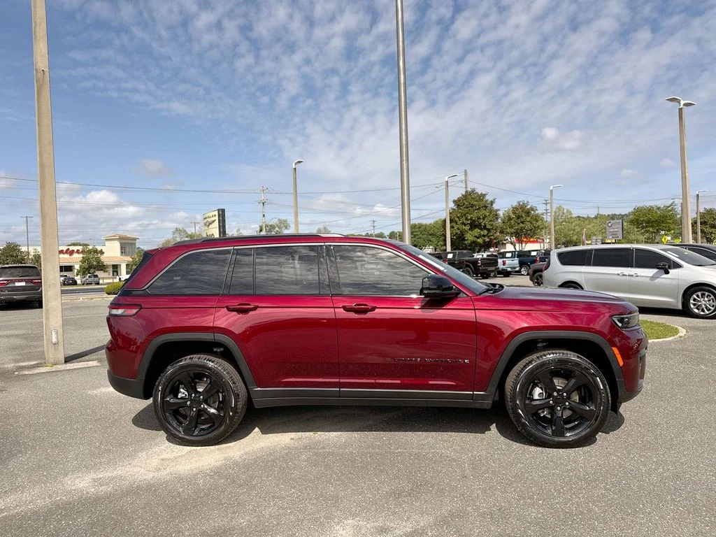 New 2026 Velvet Red Pearl-Coat Exterior Paint Jeep Limited image 2