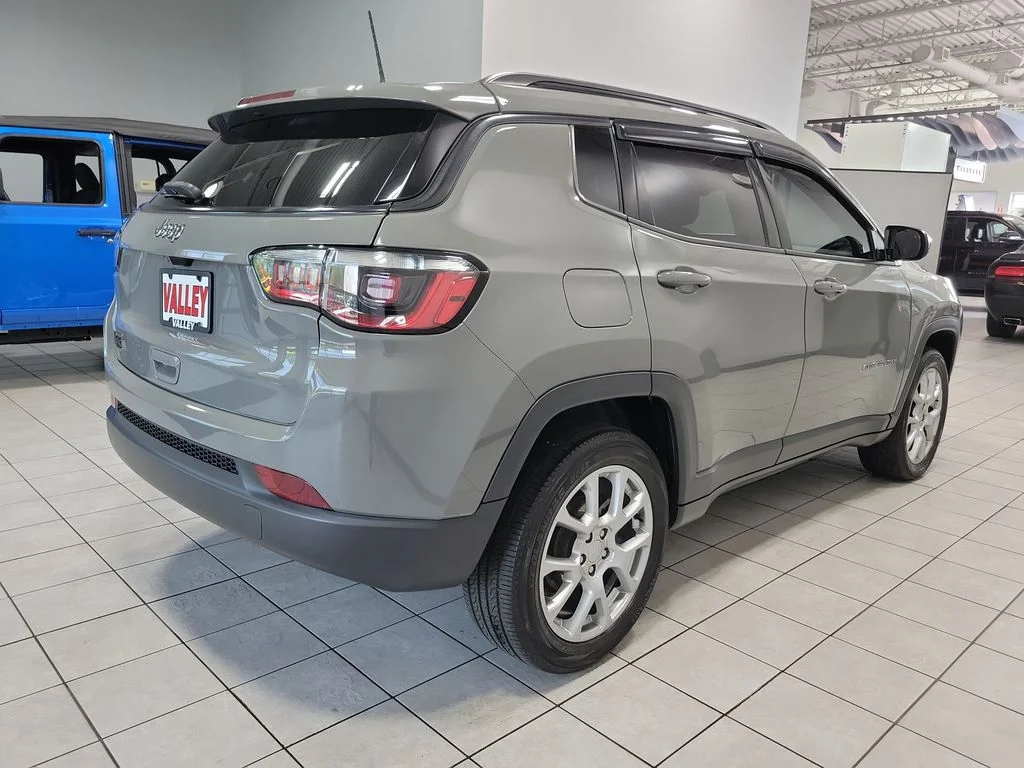 Certified Used 2023 Gray Jeep Latitude Lux image 10