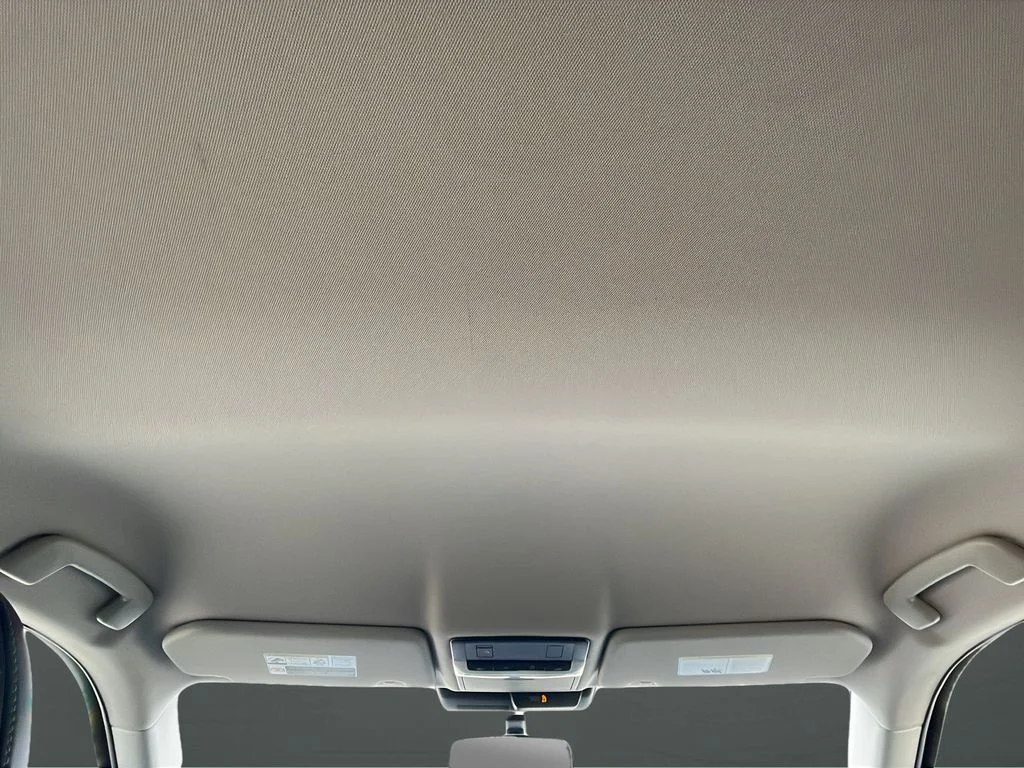 Used 2024 Blue Mitsubishi SE image 16