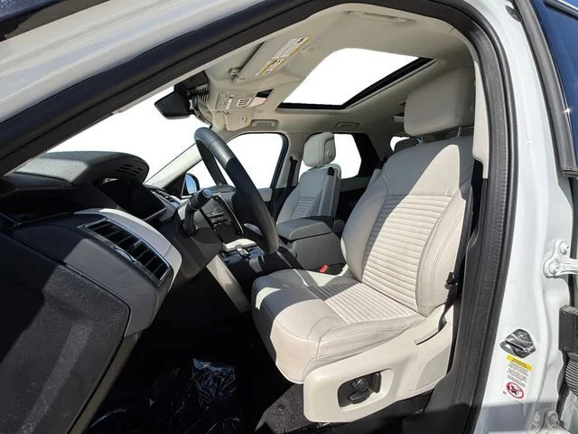 Used 2025  Land Rover S image 11