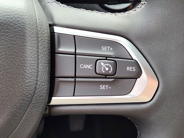 New 2026 Bright White Clear-Coat Exterior Paint Jeep Latitude image 22