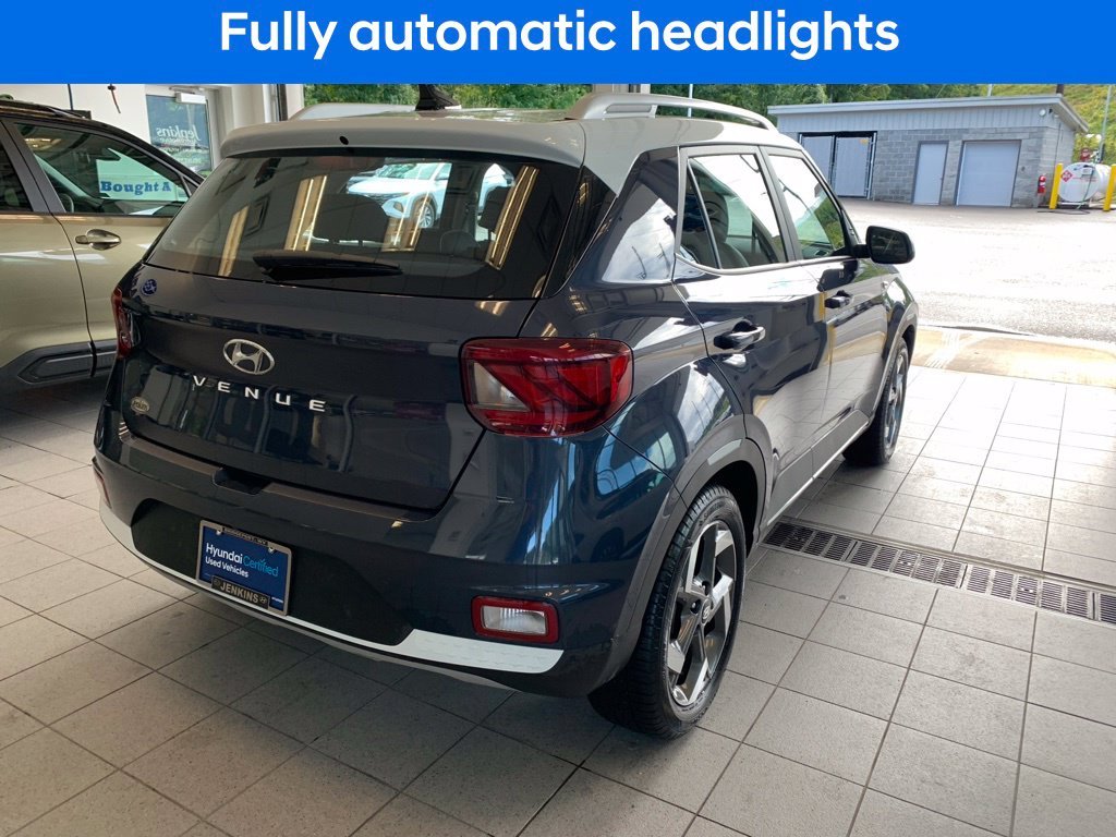 2022 Hyundai Venue Limited - Photo 11