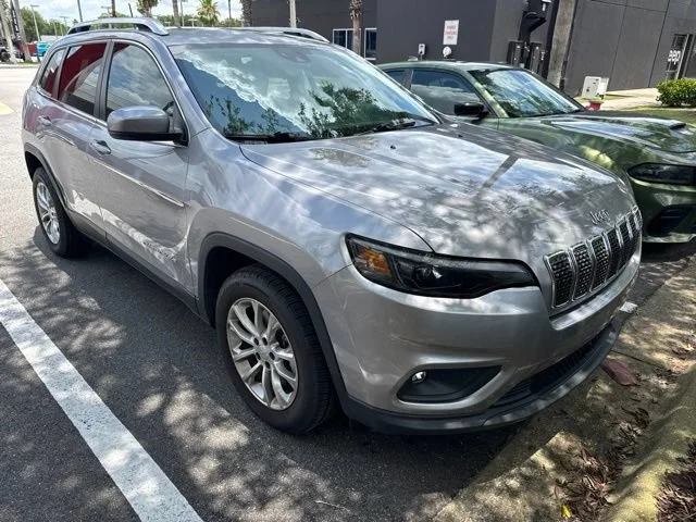 Used 2021 Billet Silver Metallic Jeep Latitude Lux image 2