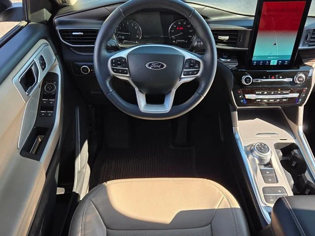 Used 2023 White Ford Limited image 7