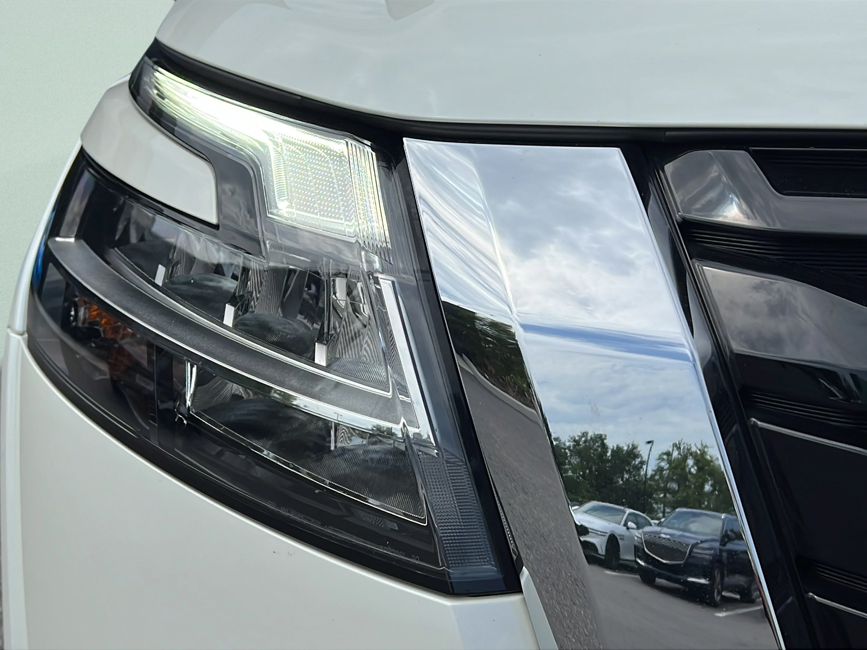 Used 2022 Pearl White Tricoat Nissan Platinum image 25