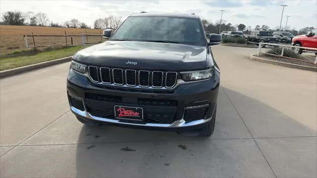 New 2025 Diamond Black Crystal Pearl-Coat Exterior Paint Jeep Limited image 16