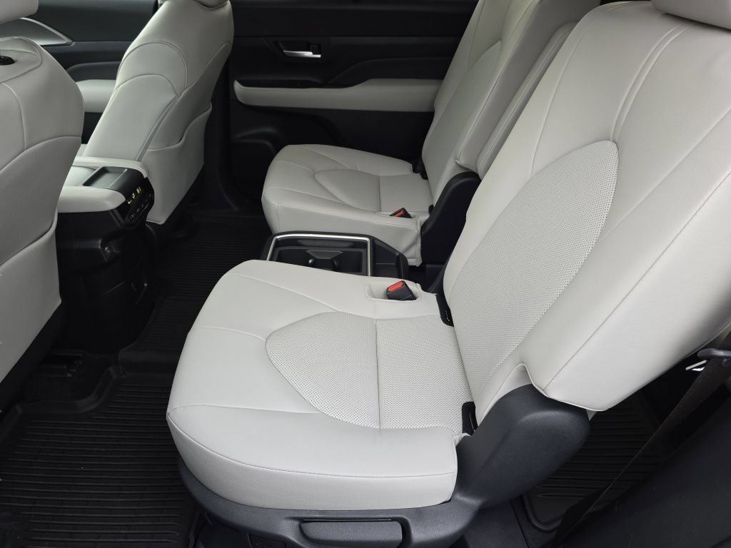 Used 2026 Pearl Toyota XLE image 28
