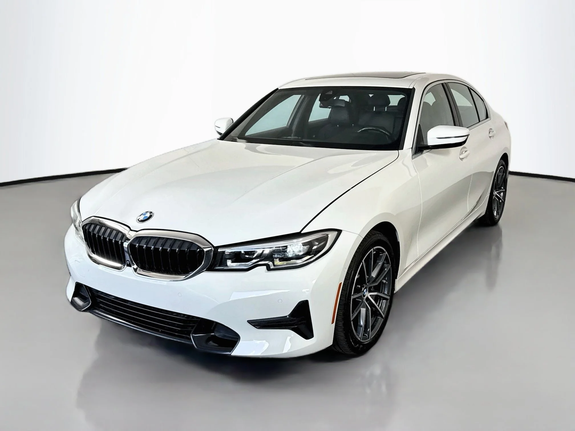 Used 2019 Alpine White BMW 330i image 3