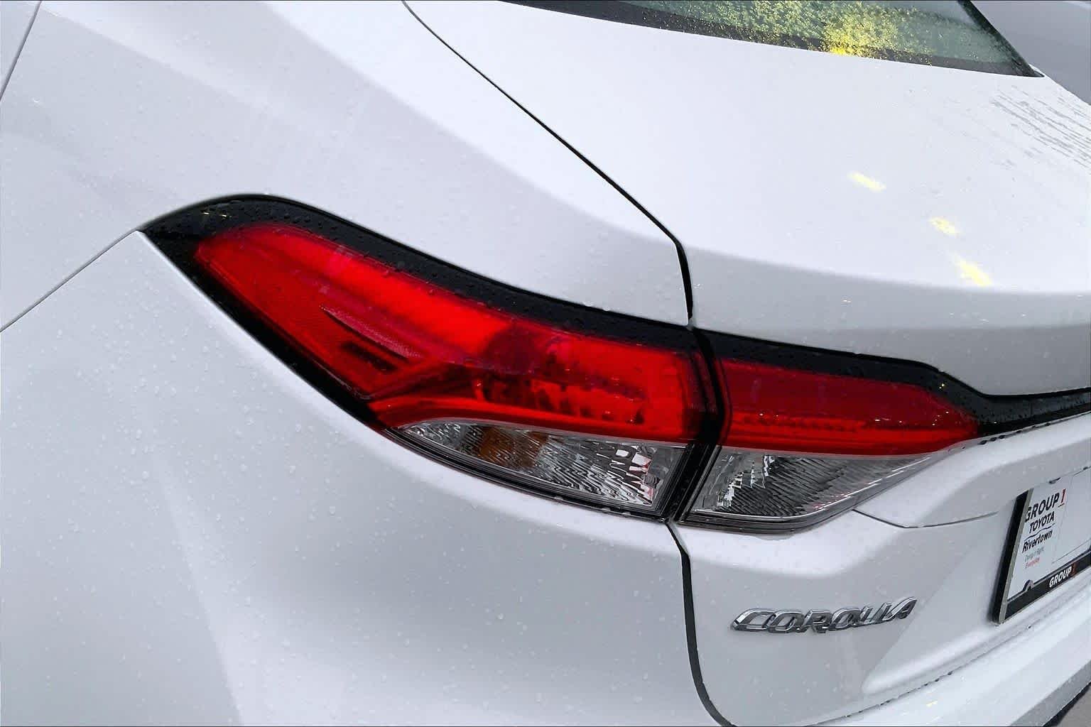 Used 2023 Ice Cap Toyota LE image 27