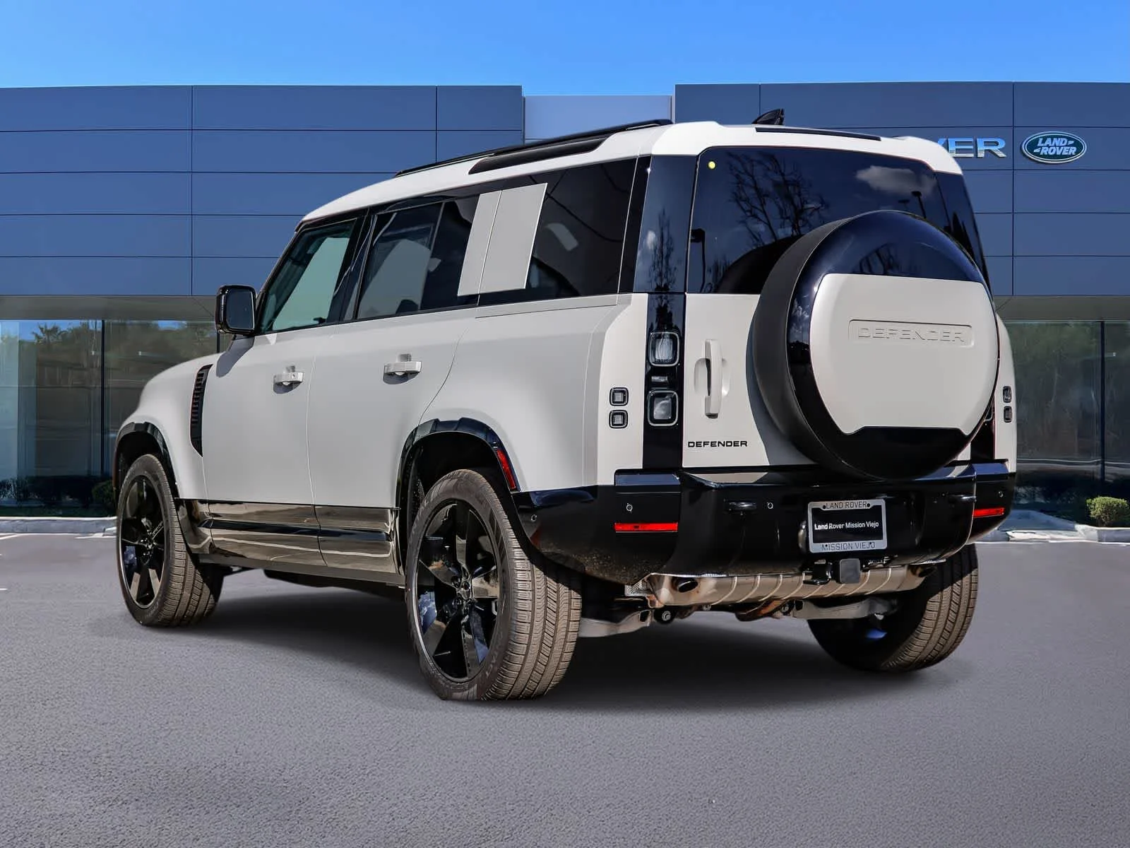 2026 Land Rover Defender X-Dynamic SE - Photo 6