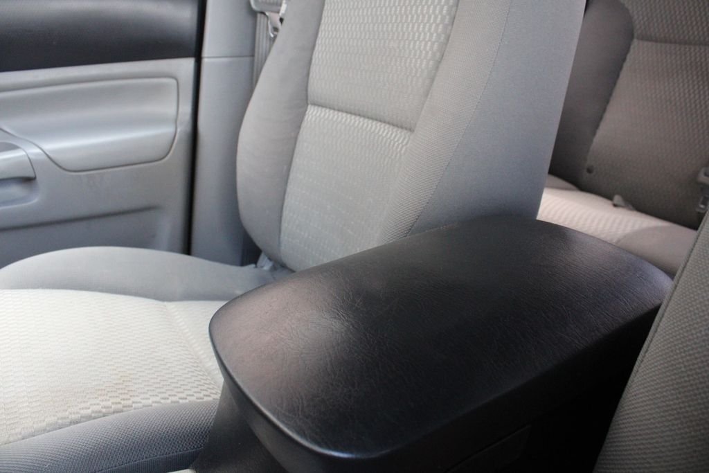 Used 2015 Pyrite Mica Toyota Base image 17