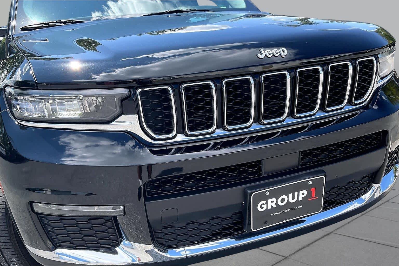 Used 2022 Diamond Black Crystal Pearlcoat Jeep Limited image 32