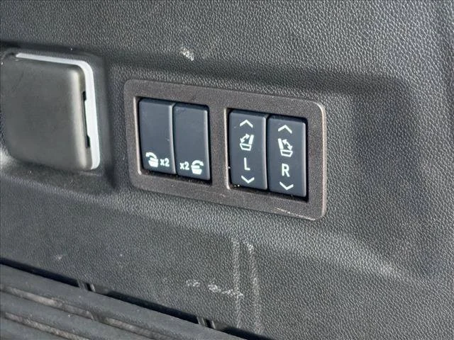 Used 2025 White Frost Tricoat GMC Denali image 12