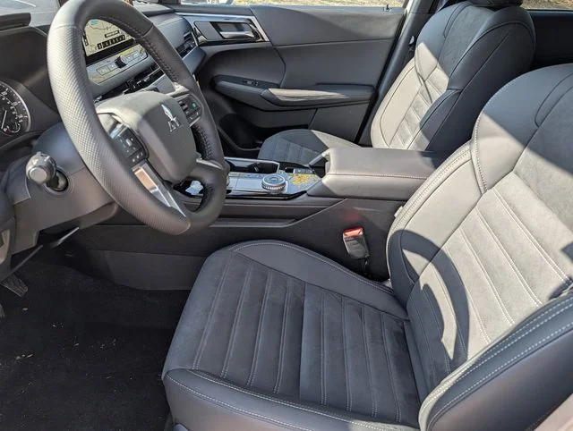 New 2026 White Diamond Mitsubishi SE image 4