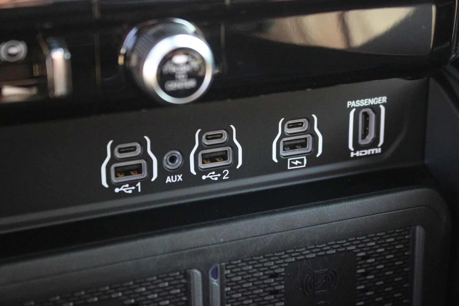 Used 2025 White Ram Limited image 29