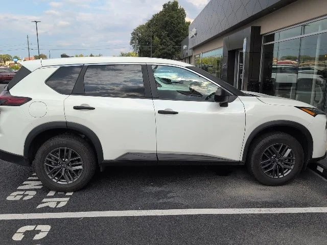 Used 2024 White Nissan S image 9