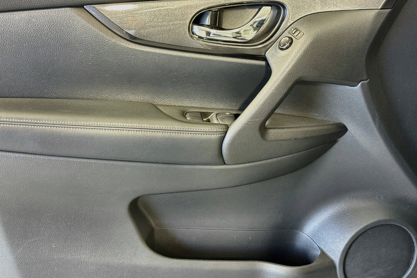 Used 2017 Brilliant Silver Nissan SV image 16