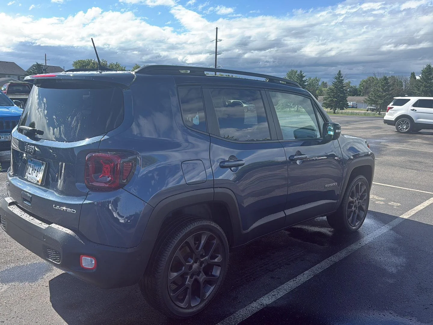 Used 2023 Slate Blue Pearlcoat Jeep Limited image 5