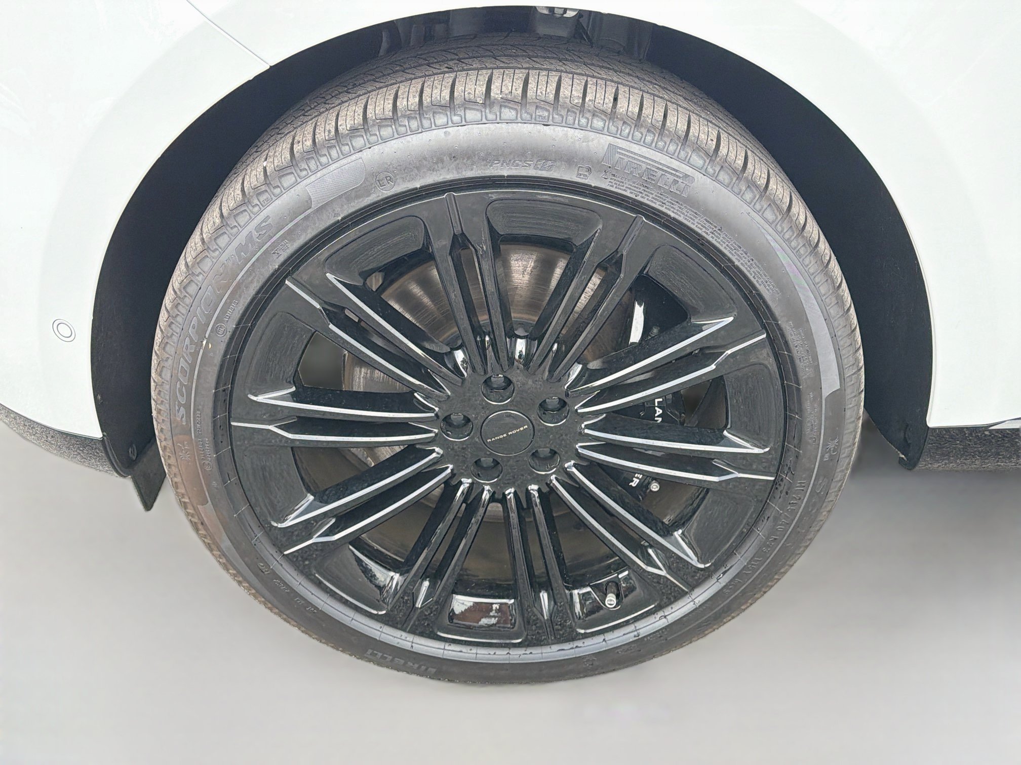 New 2026 Fuji White Land Rover SE image 43