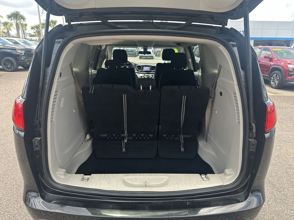 Used 2022 Black Chrysler LX image 23