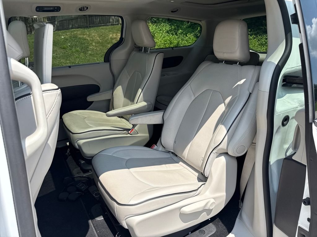 Used 2021 White Chrysler Limited image 26