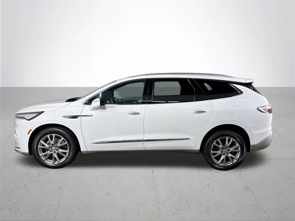 Used 2023 White Buick Essence image 9