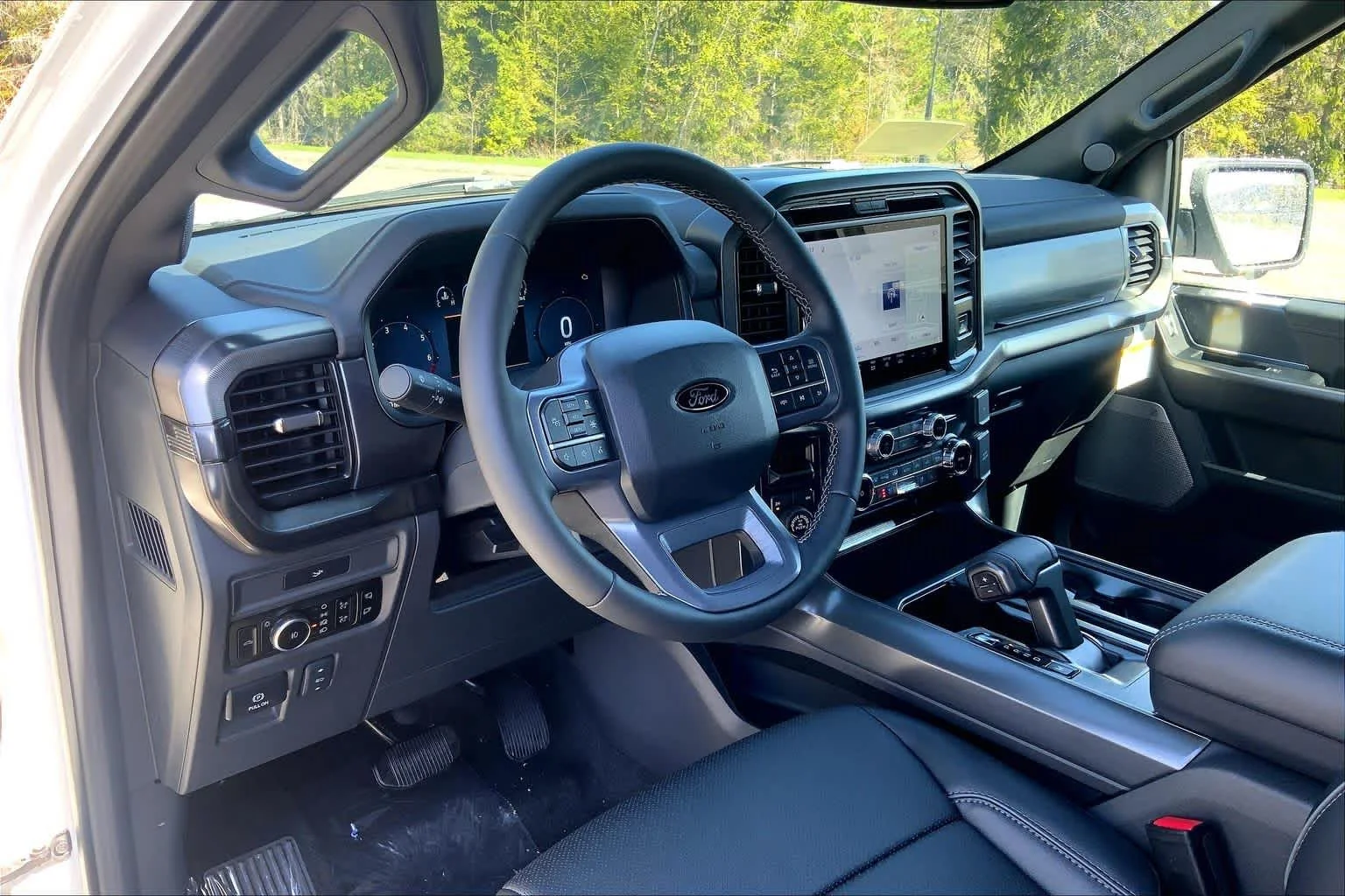 New 2026 Star White Metallic Tri-Coat Ford LARIAT image 9