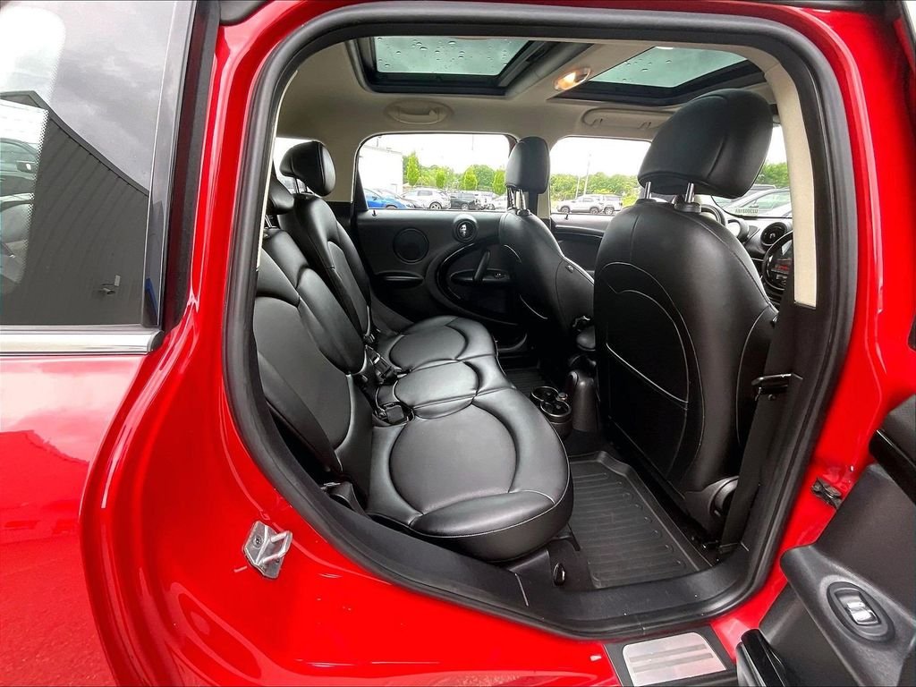 Used 2015 Red MINI Base image 16