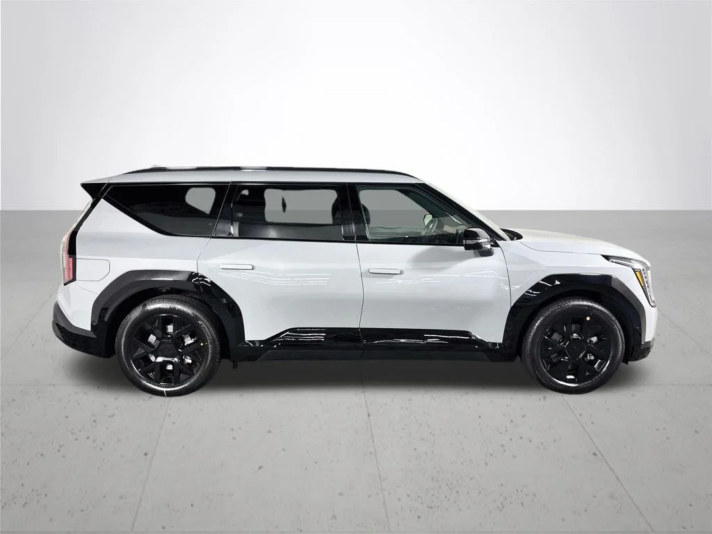New 2026 Wolf Gray Kia Land AWD image 5