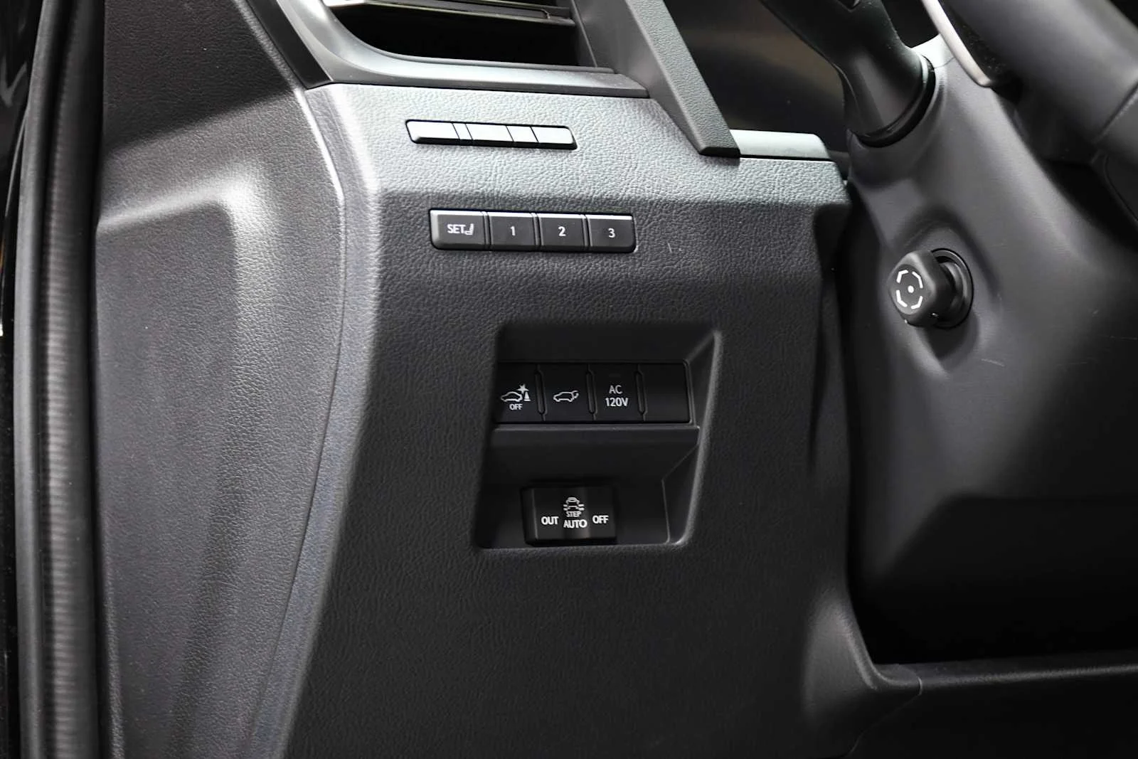 Certified Used 2025 CAVIAR Lexus Luxury+ image 14