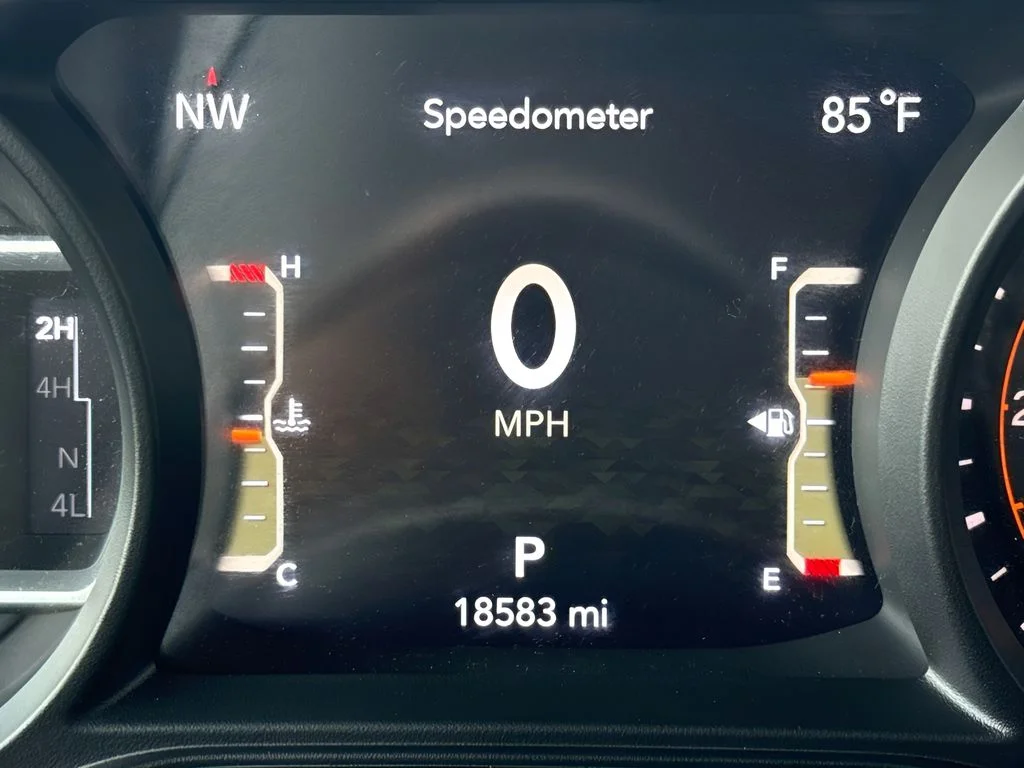 Used 2025 White Jeep Sport S image 21