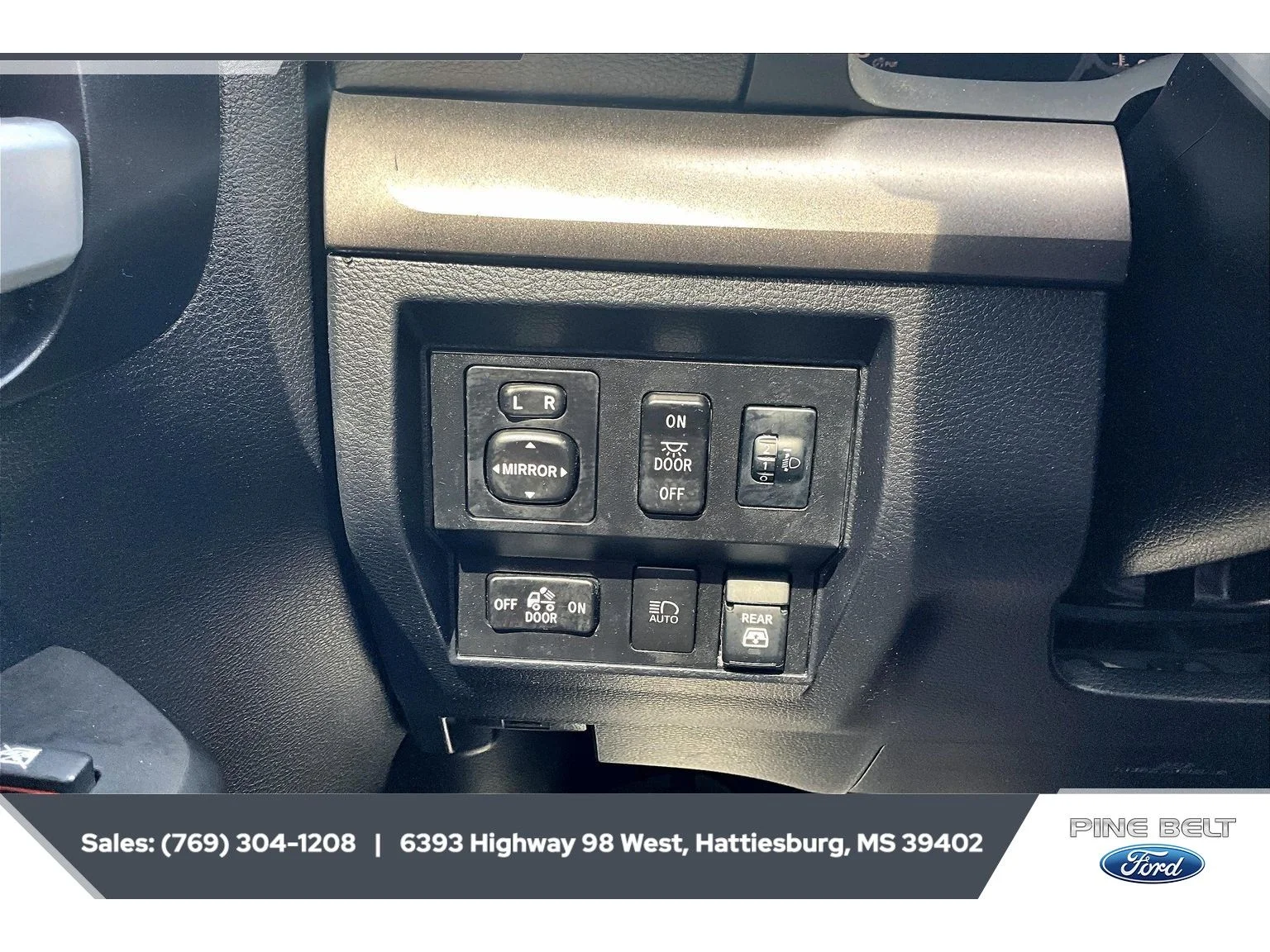 Used 2020 Cement Toyota SR5 image 23