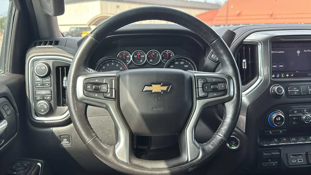 Used 2020 SILVER ICE METALLIC Chevrolet LT image 27