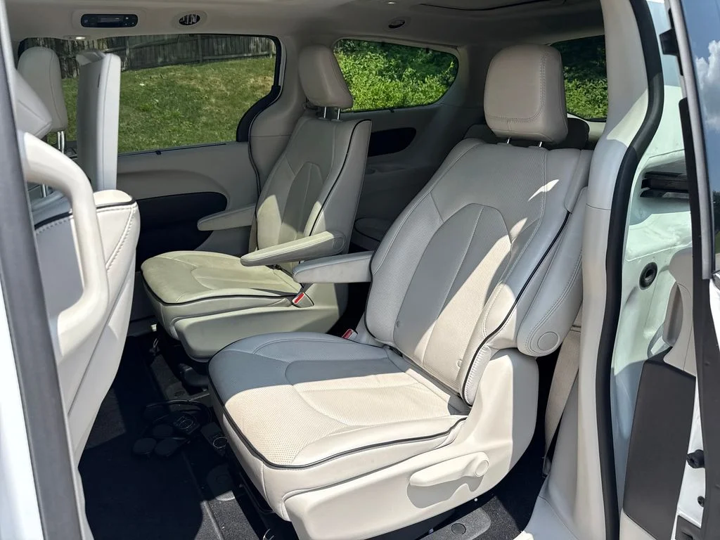 Used 2021 White Chrysler Limited image 26