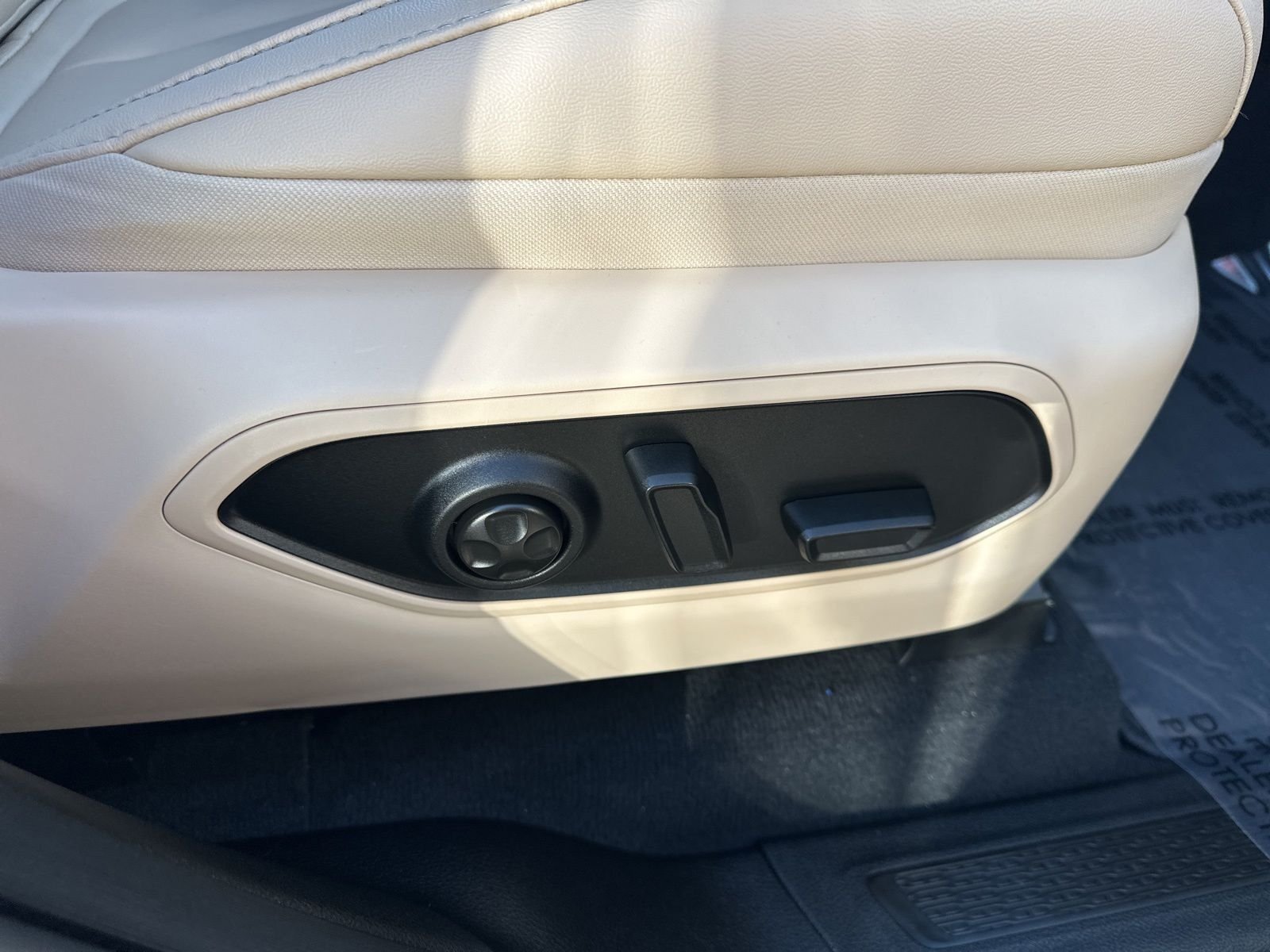 Used 2023 Silver Jeep Limited image 36
